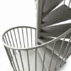 Vista superior de escalera de caracol gris metálica, diseño minimalista y funcional para interiores modernos o espacios industriales
